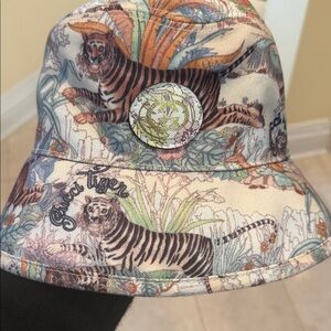 Gucci Floral Tiger Print Bucket Hat in Cream & Multicolor